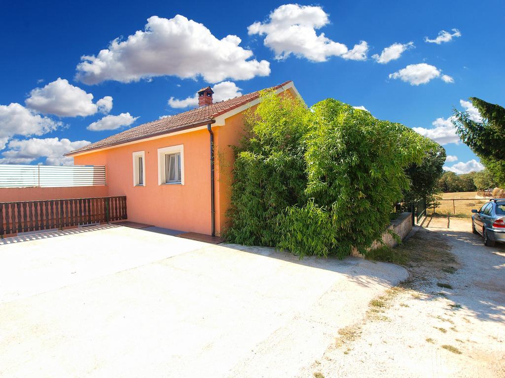 Apartment Luisa 1437 Peruški Eksteriør billede