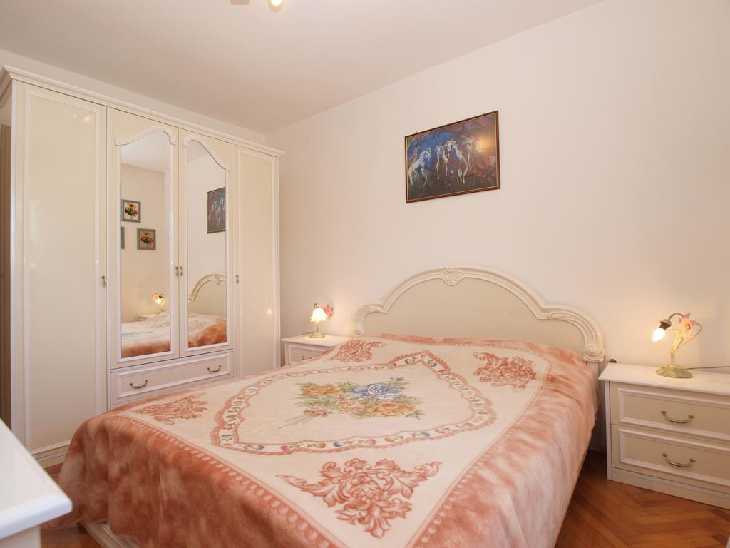 Apartment Luisa 1437 Peruški Eksteriør billede