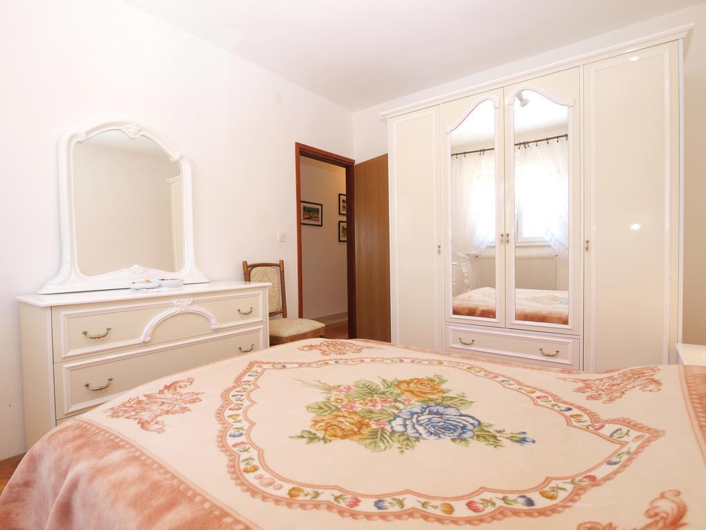 Apartment Luisa 1437 Peruški Eksteriør billede