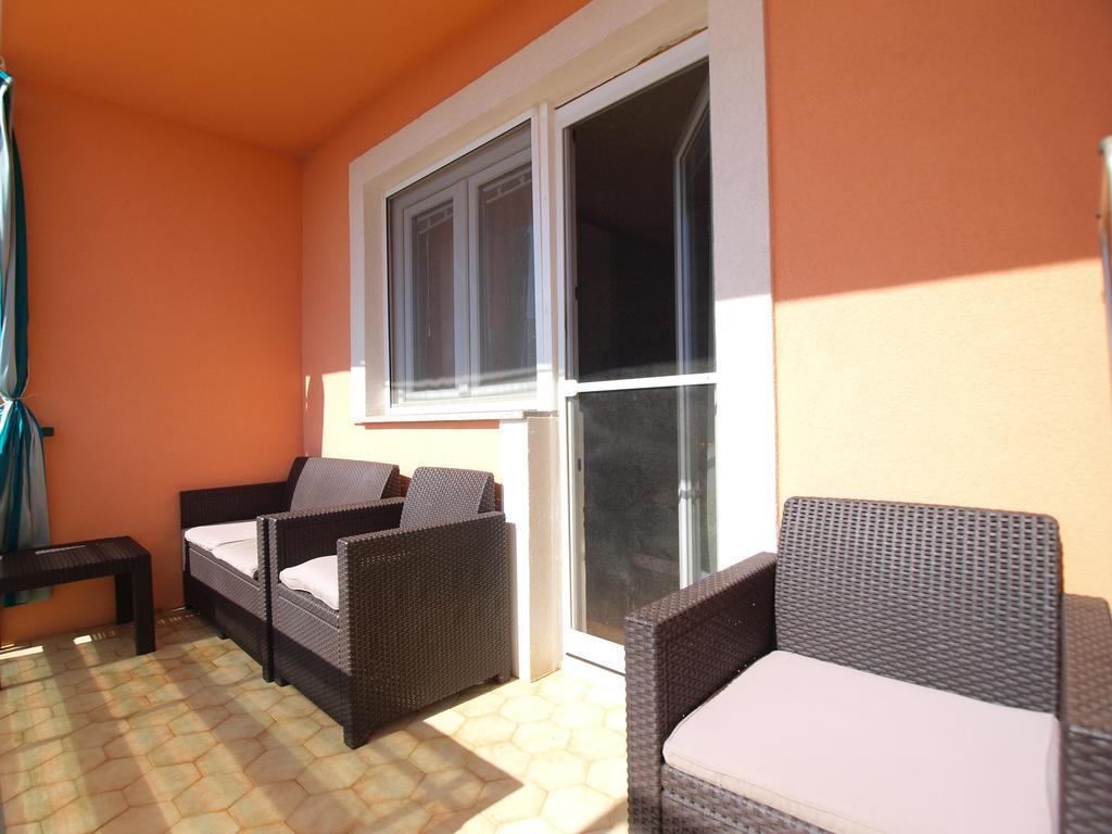 Apartment Luisa 1437 Peruški Eksteriør billede